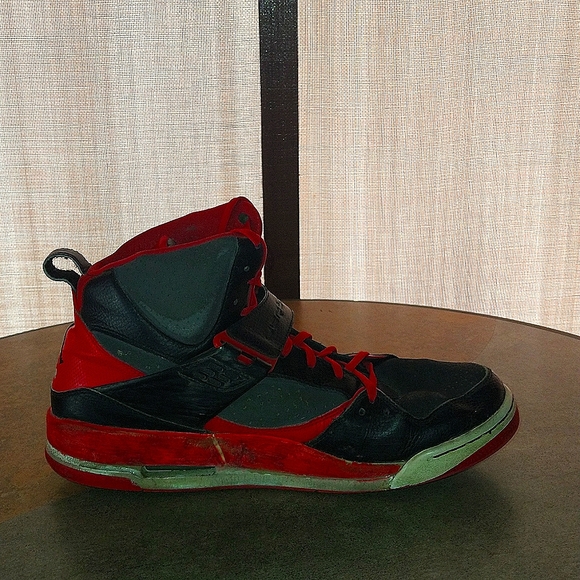 Red and black trainers - Picture 3 of 4